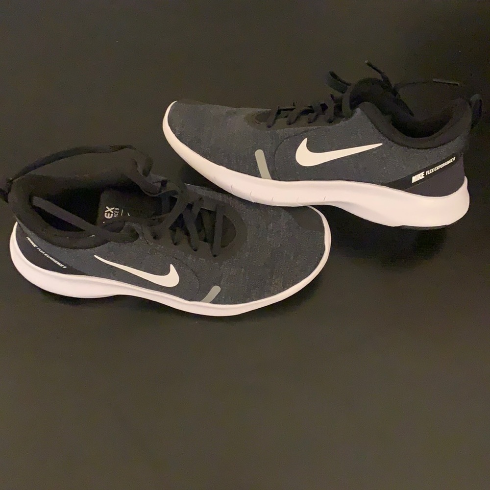 NEVER WORN Nike Flex Tennis Shoes